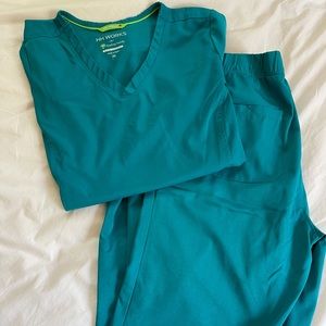 Teal XS scrub top and S bottoms, HH works